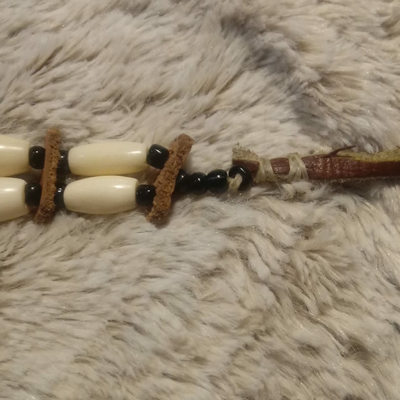 Bone / Black beaded Leather Strap Necklace - Picture 5 of 16